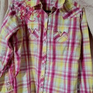 Women vintage Size Small/med Ariat western shirt Rhinestone snaps. Hard to find.